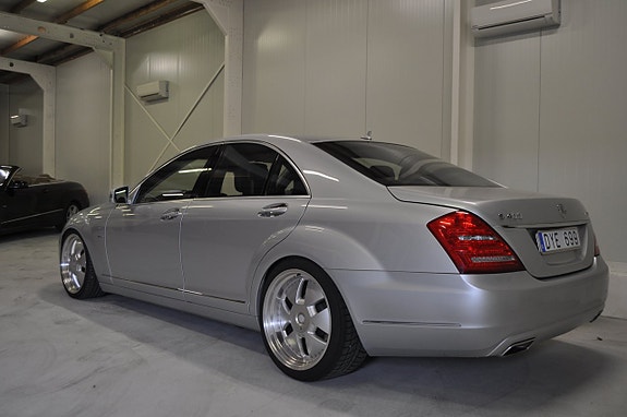 Mercedes-Benz S400 3 of 19