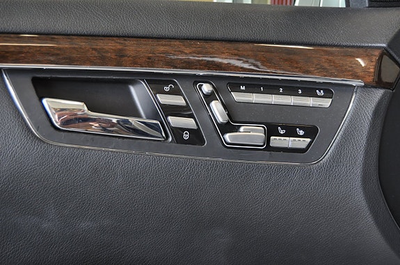 Mercedes-Benz S400 17 of 19