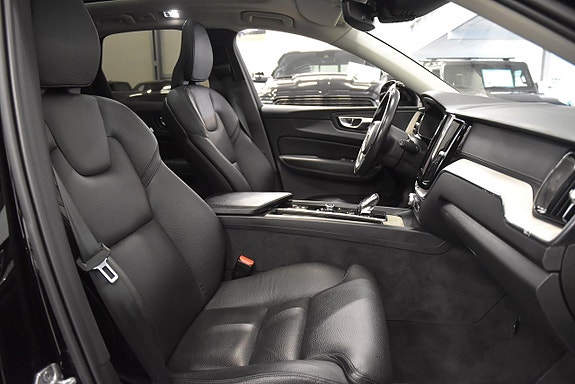 Volvo XC60 12 of 30