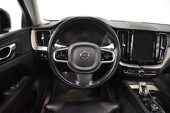 Volvo XC60 2 of 30