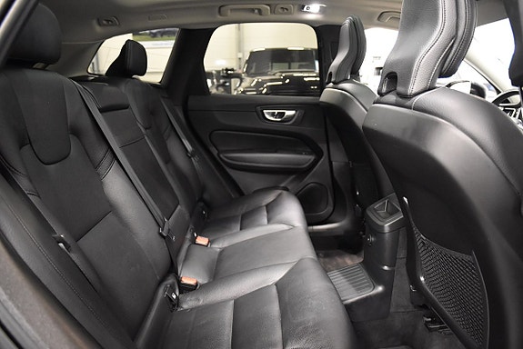 Volvo XC60 14 of 30