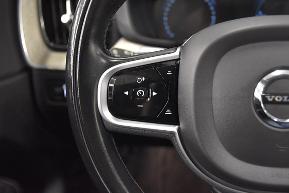 Volvo XC60 10 of 30