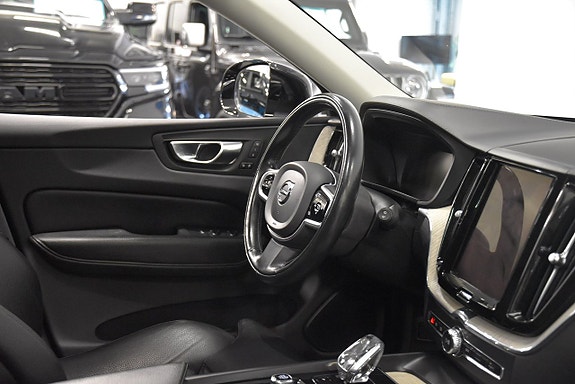 Volvo XC60 8 of 30
