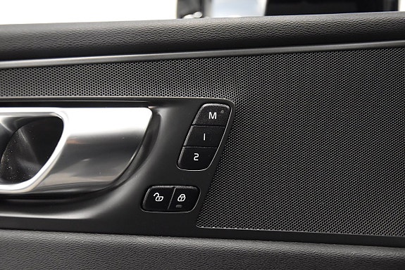 Volvo XC60 16 of 30