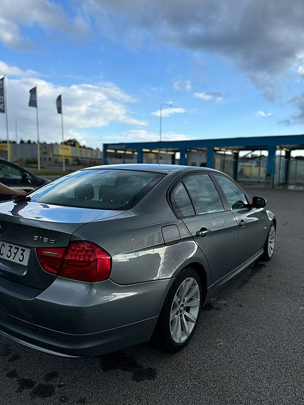 BMW 318d 4 of 8