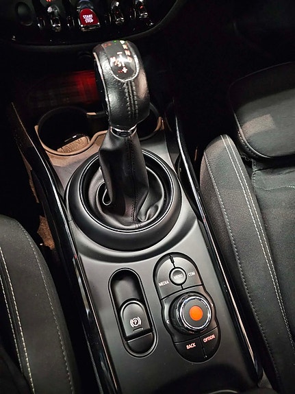 MINI Clubman Cooper S 14 of 19