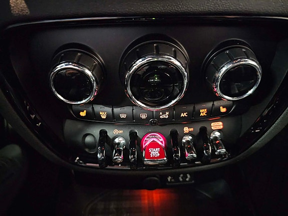 MINI Clubman Cooper S 13 of 19