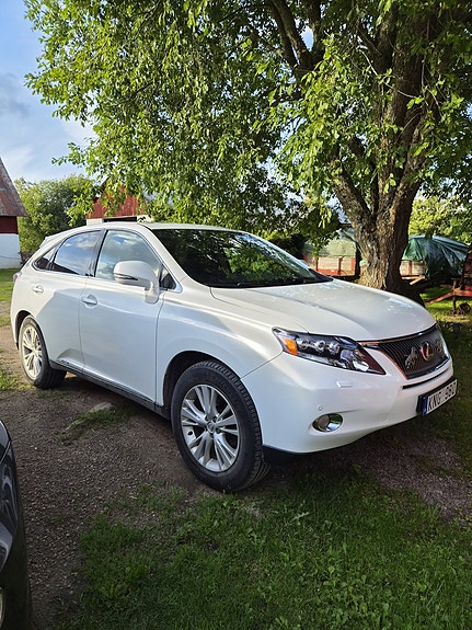 Lexus RX450h 2 of 8