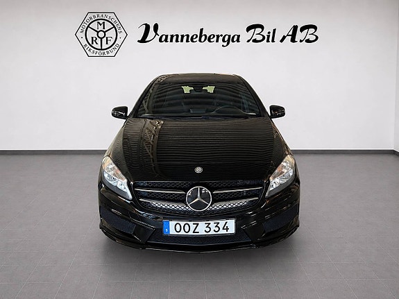 Mercedes-Benz A180 2 of 6