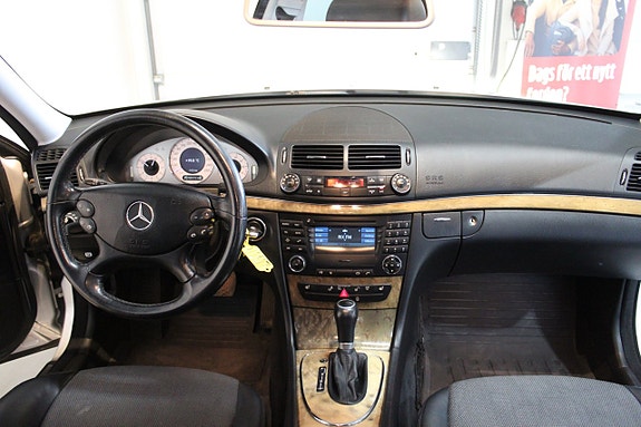 Mercedes-Benz E350 10 of 23