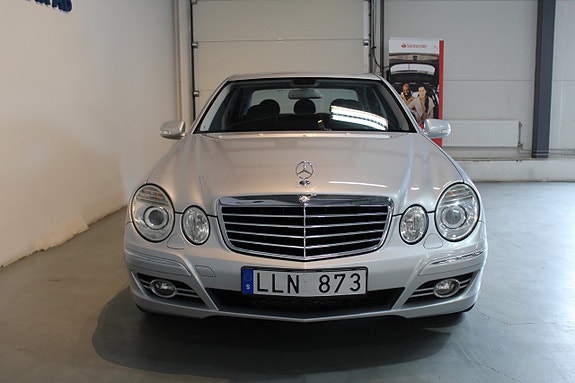Mercedes-Benz E350 3 of 23