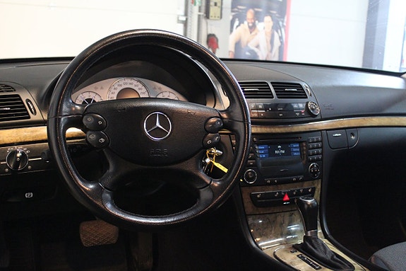 Mercedes-Benz E350 11 of 23