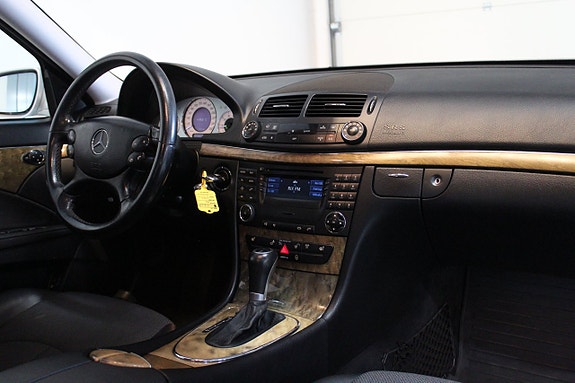 Mercedes-Benz E350 9 of 23