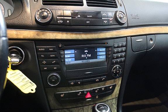Mercedes-Benz E350 13 of 23