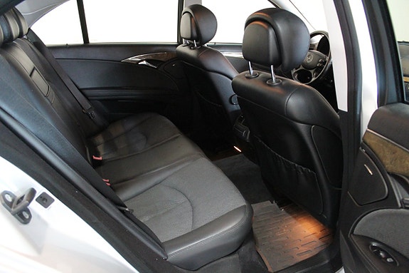 Mercedes-Benz E350 8 of 23