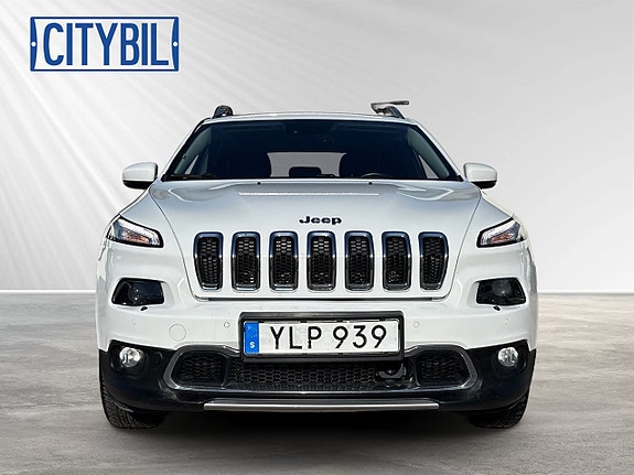 Jeep Cherokee 13 of 30