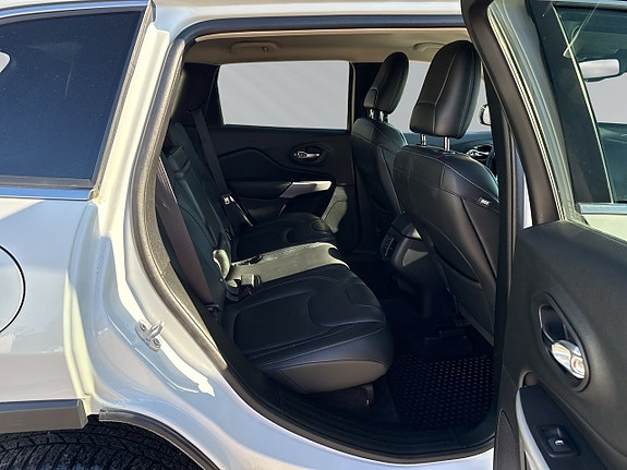 Jeep Cherokee 14 of 30