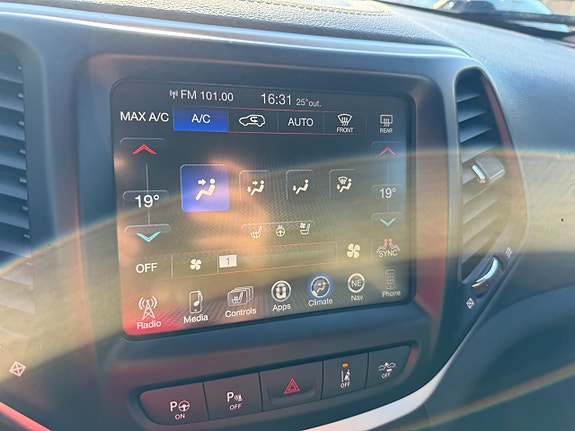 Jeep Cherokee 26 of 30