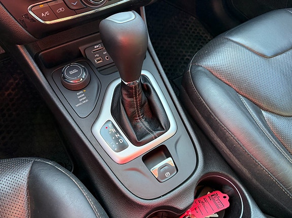Jeep Cherokee 21 of 30
