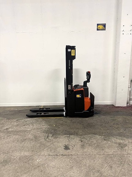 Toyota truck SWE120L