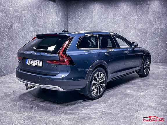 Volvo V90 Cross Country 3 of 27