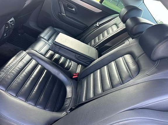 Volkswagen Passat CC 10 of 18