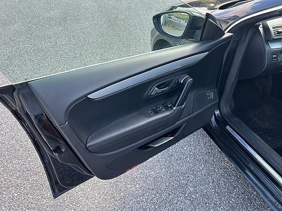 Volkswagen Passat CC 11 of 18