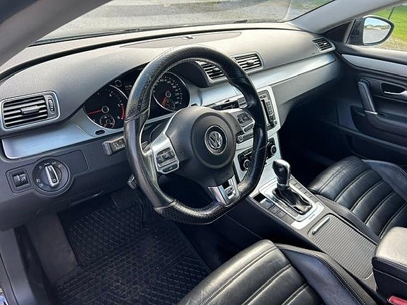 Volkswagen Passat CC 15 of 18