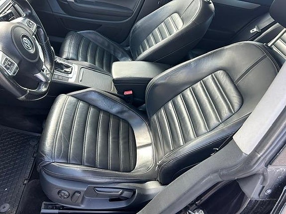 Volkswagen Passat CC 16 of 18