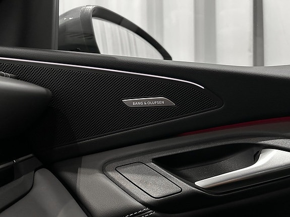 Audi Q6 e-tron 17 of 18