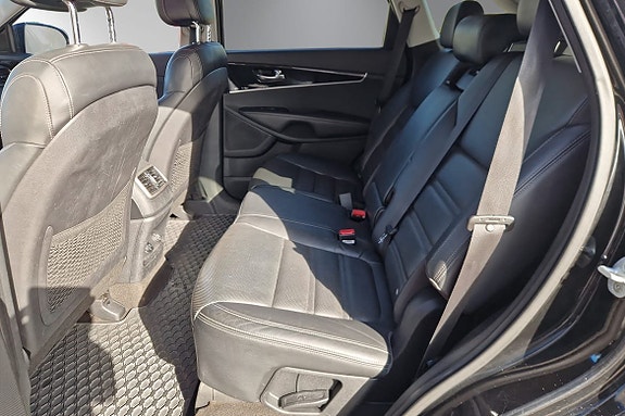 Kia Sorento 5 of 15