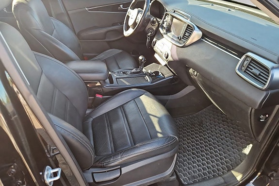 Kia Sorento 8 of 15