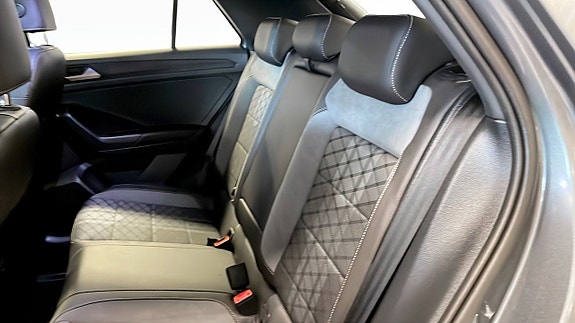 Volkswagen T-Roc 11 of 12