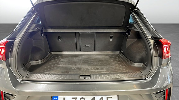 Volkswagen T-Roc 12 of 12