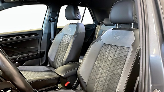Volkswagen T-Roc 8 of 12