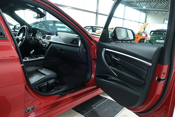 BMW 340i 13 of 16