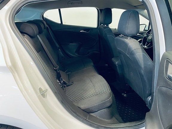 Opel Astra 10 of 12