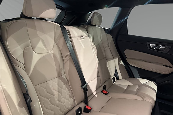 Volvo XC60 11 of 18