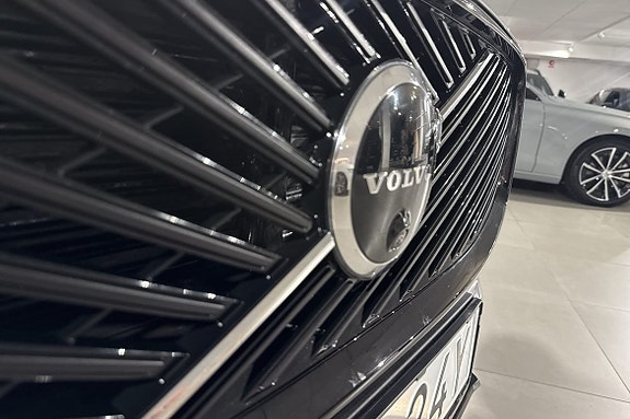 Volvo XC60 12 of 18