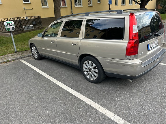 Volvo V70 2 of 3