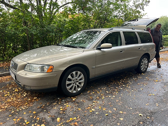 Volvo V70 3 of 3
