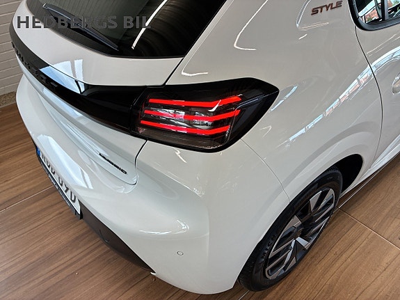 Peugeot 208 15 of 18