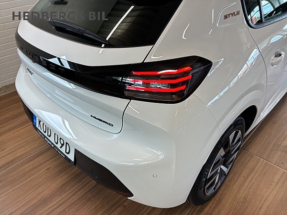 Peugeot 208 14 of 18