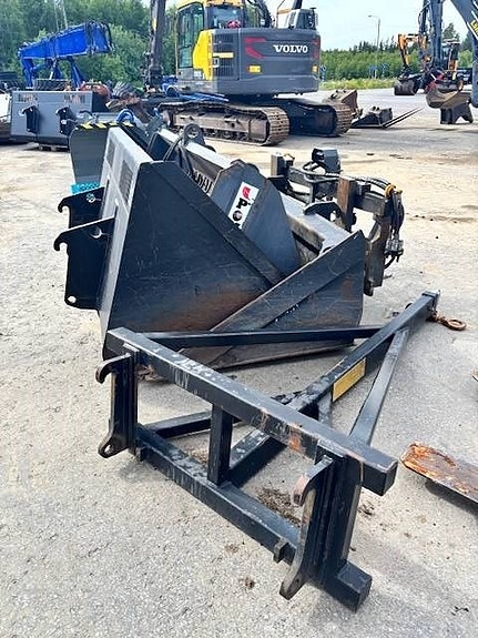 Case 321F -2024 många redskap! 12 of 12