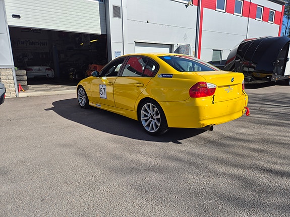 BMW 325i 3 of 8