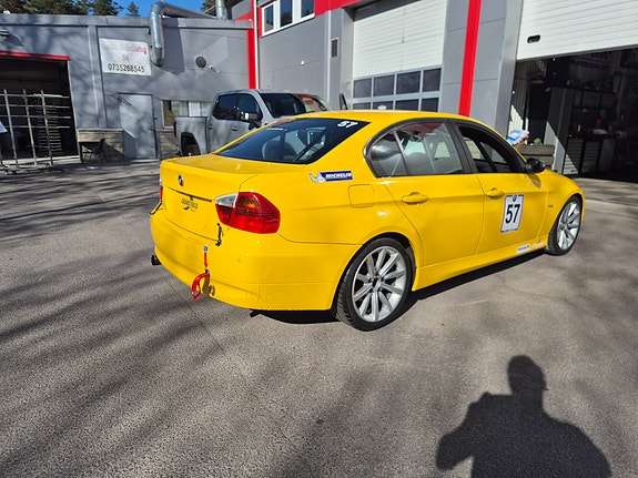 BMW 325i 2 of 8