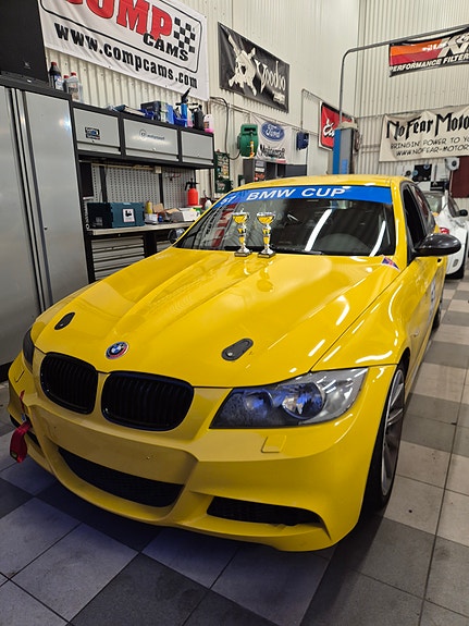 BMW 325i 6 of 8