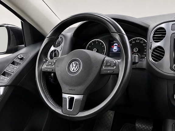 Volkswagen Tiguan 8 of 12