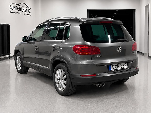 Volkswagen Tiguan 3 of 12
