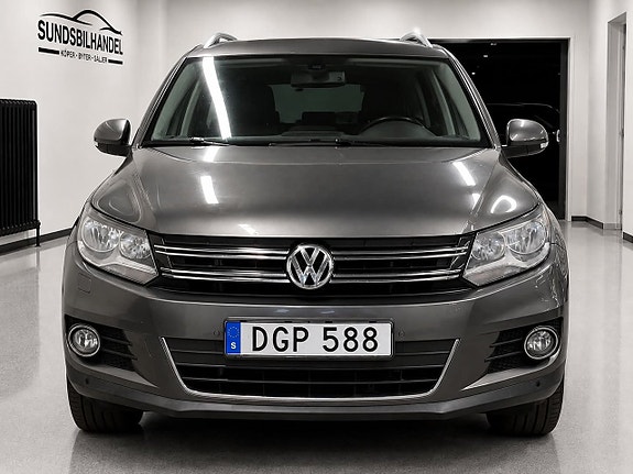 Volkswagen Tiguan 2 of 12